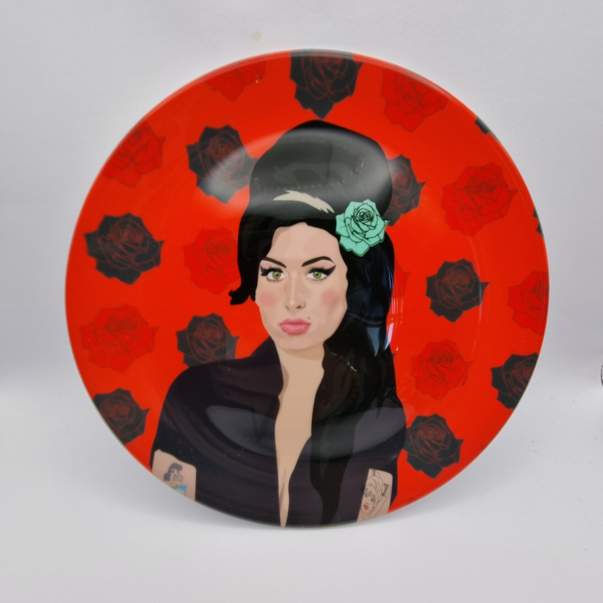 Amy Winehouse China Plate - Red Roses - Sabi Koz Pop-Art Gift Range ...
